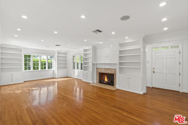 Building Photo - 1240 N Doheny Dr