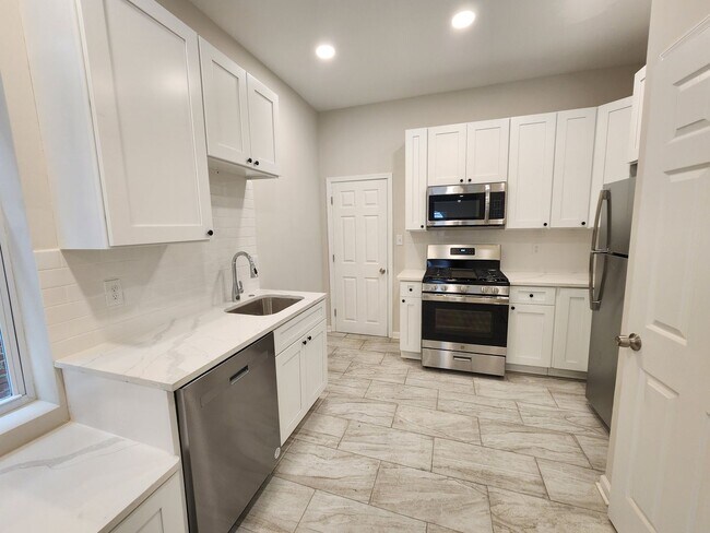 Building Photo - Beautiful 3 bed 3.5 Bath home