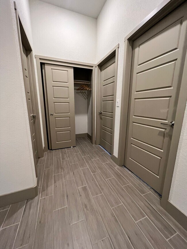 Building Photo - 2474 Bastidas Dr