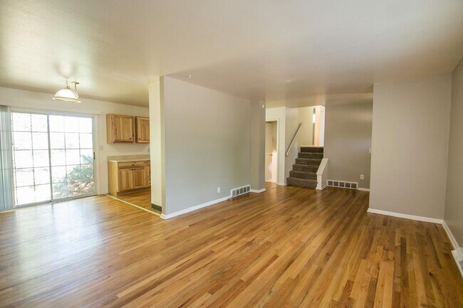 Building Photo - 3375 Moorhead Ave