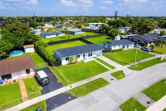 Building Photo - 14414 SW 105th Ct