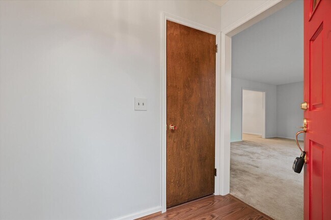 Building Photo - 717 Goodpasture Terrace