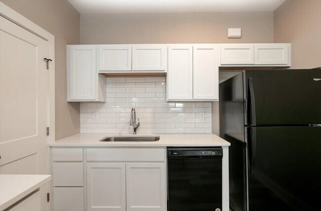 Building Photo - 4476 N Sandplum St