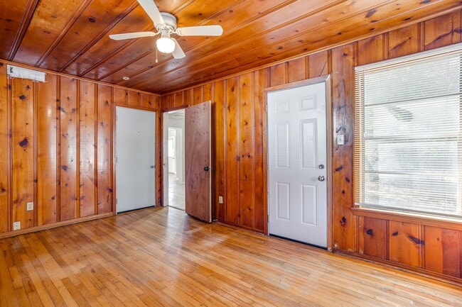 Building Photo - 3109 Dogwood Park Dr