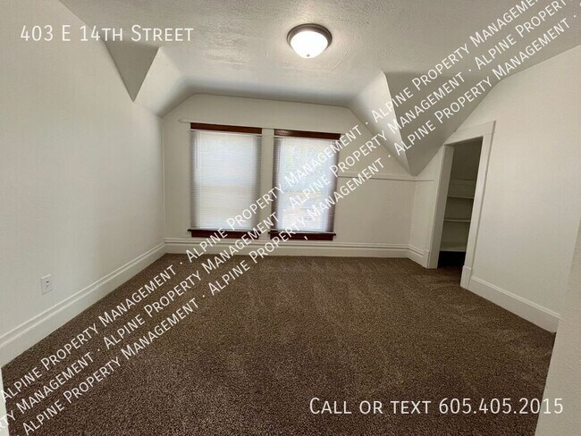 Building Photo - 403 E 14th St