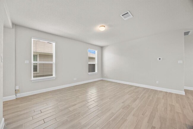 Building Photo - 213 Graver St