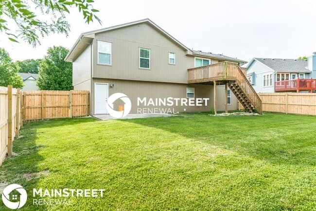 Building Photo - 4 Bedroom Pet-Friendly Home in Pleasant Hi...