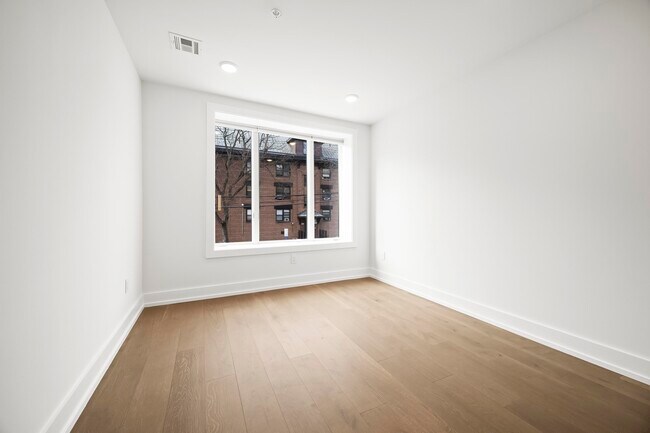 Building Photo - 525 Jackson St