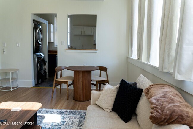 Building Photo - 1135 S 1st St