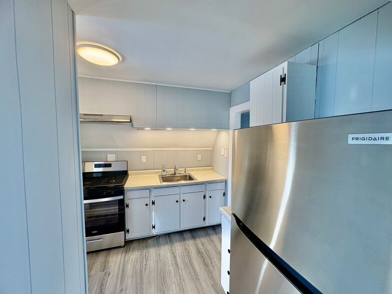 Building Photo - 735 Morgan Ave