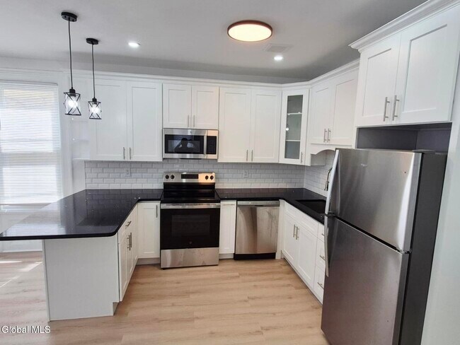 Building Photo - 445 5th Ave