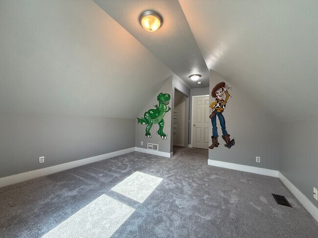 Building Photo - New to Elkhorn Rental Market!