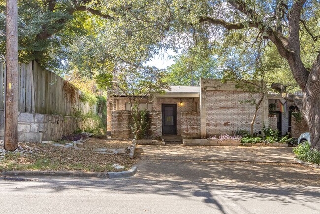 Primary Photo - 2305 Montclaire St