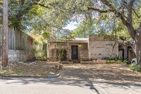 Building Photo - 2305 Montclaire St