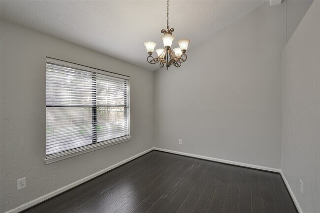 Building Photo - 3318 Golden Willow Dr