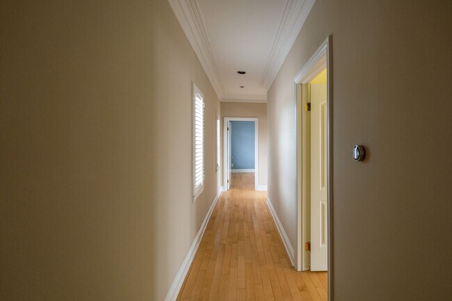 Building Photo - 8240 Sheffield Rd