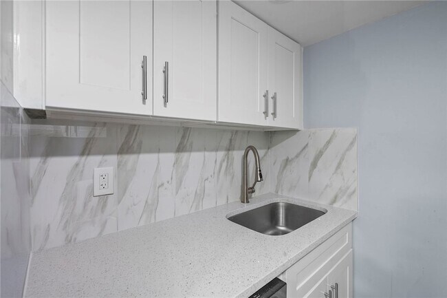 Building Photo - 318 Blackstone Ave