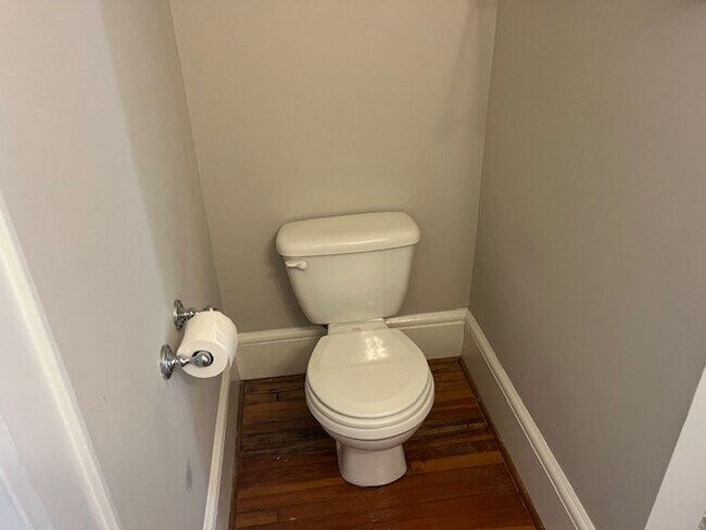 Building Photo - 3 bedroom, 2 bathroom