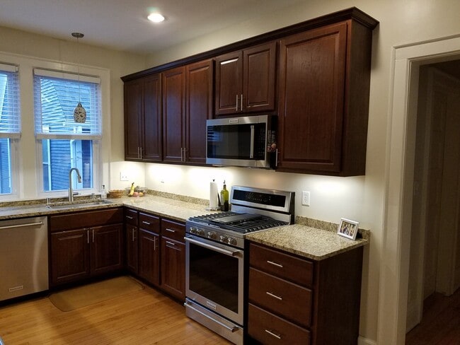 Building Photo - 3272 N Hackett Ave