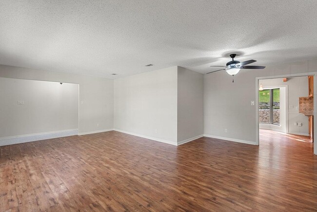 Building Photo - 1601 Cliffside Dr