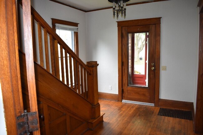 Building Photo - 1016 S University Ave