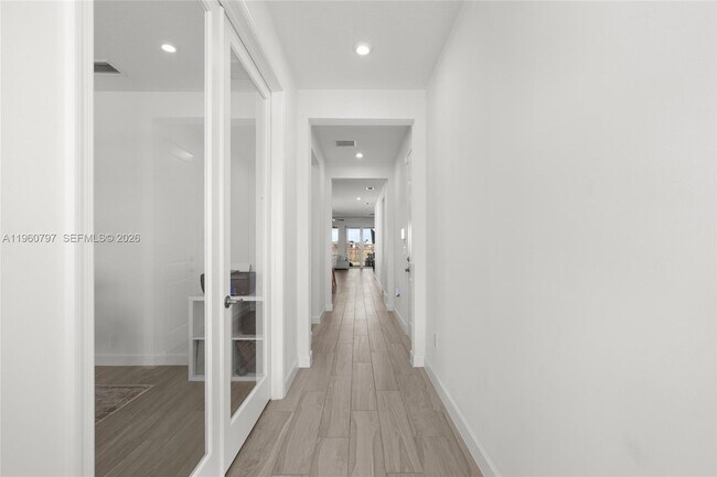 Building Photo - 13461 SW Bally Dr