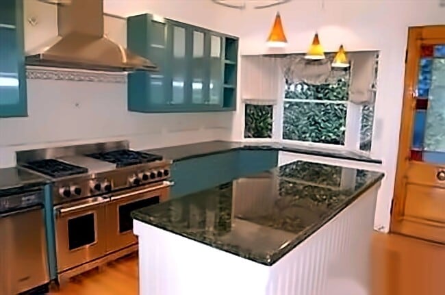 Building Photo - Beachfront 4BR/4BA on Swede's Beach — Private Beach Access, Panoramic Bay Views | Old Town Sausalito