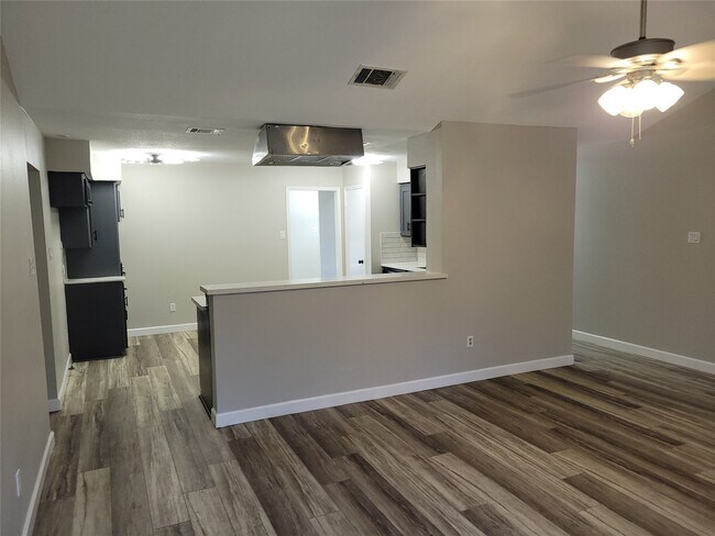 Building Photo - 13923 Ivymount Dr
