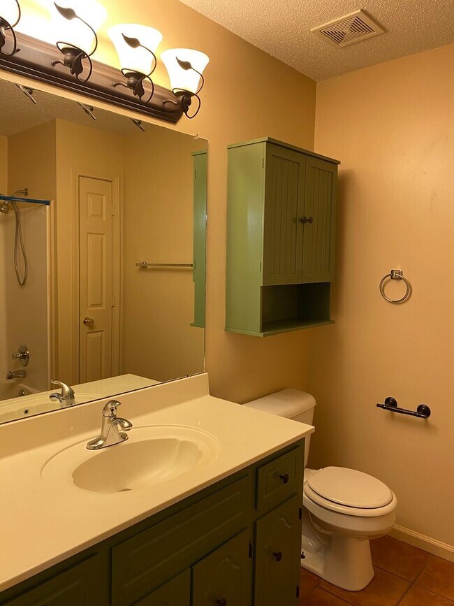 Building Photo - 1349 Jenny Ln
