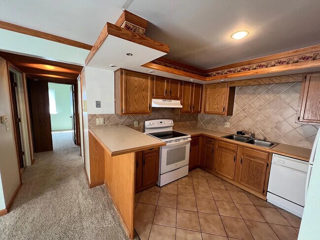 Building Photo - 4652 E 10 Mile Rd