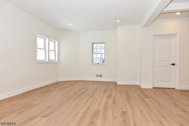 Building Photo - 383 Lafayette Ave