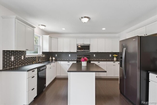 Building Photo - 21422 Navarra Dr