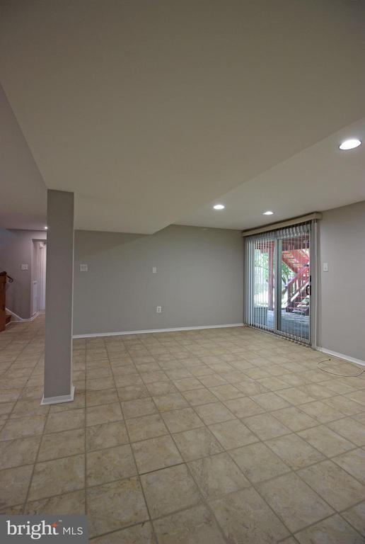 Building Photo - 102 Yeonas Dr SE