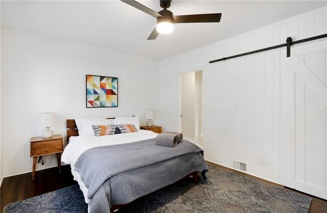 Building Photo - 961 E Rock Springs Rd NE