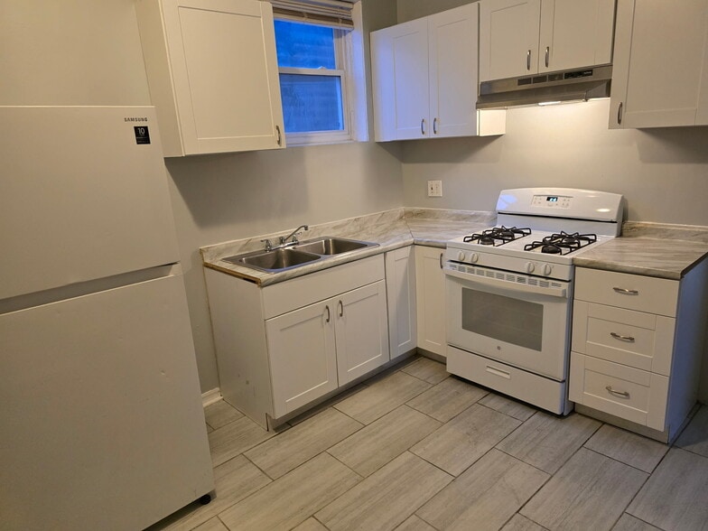 Building Photo - 5519 S Throop St