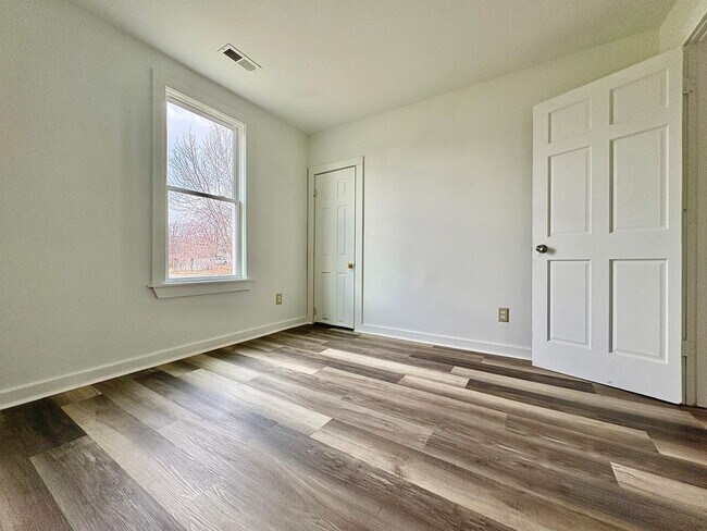 Building Photo - 2117 Bertrand St