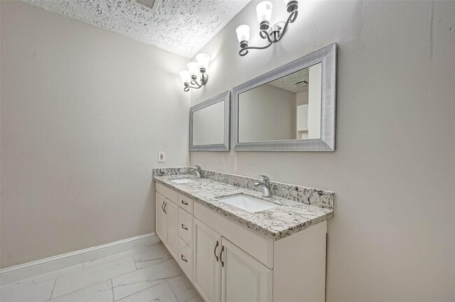 Building Photo - 6802 Glenray Dr