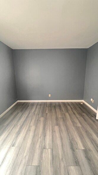 Building Photo - 215 Bower St