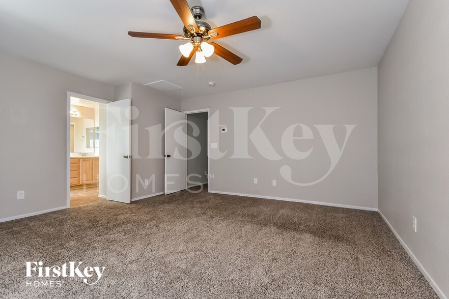 Building Photo - 452 Redruth Dr