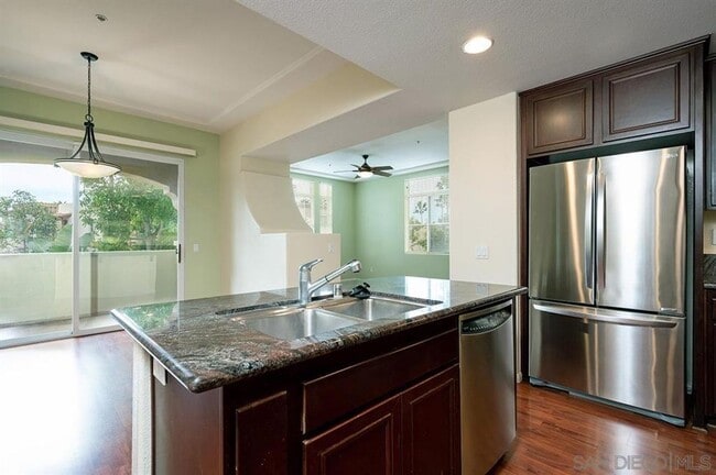 Building Photo - Gorgeous Townhome in Liberty Station!