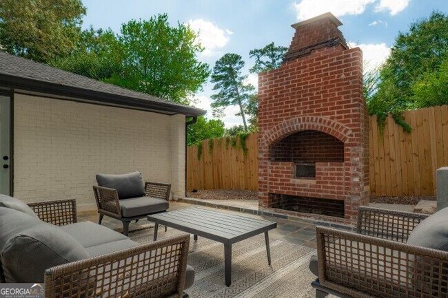 Building Photo - 3154 N Druid Hills Rd