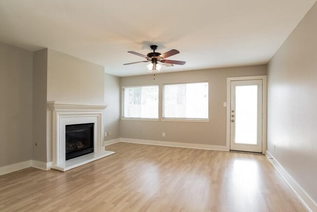Building Photo - 422 Laurel Timbers Dr
