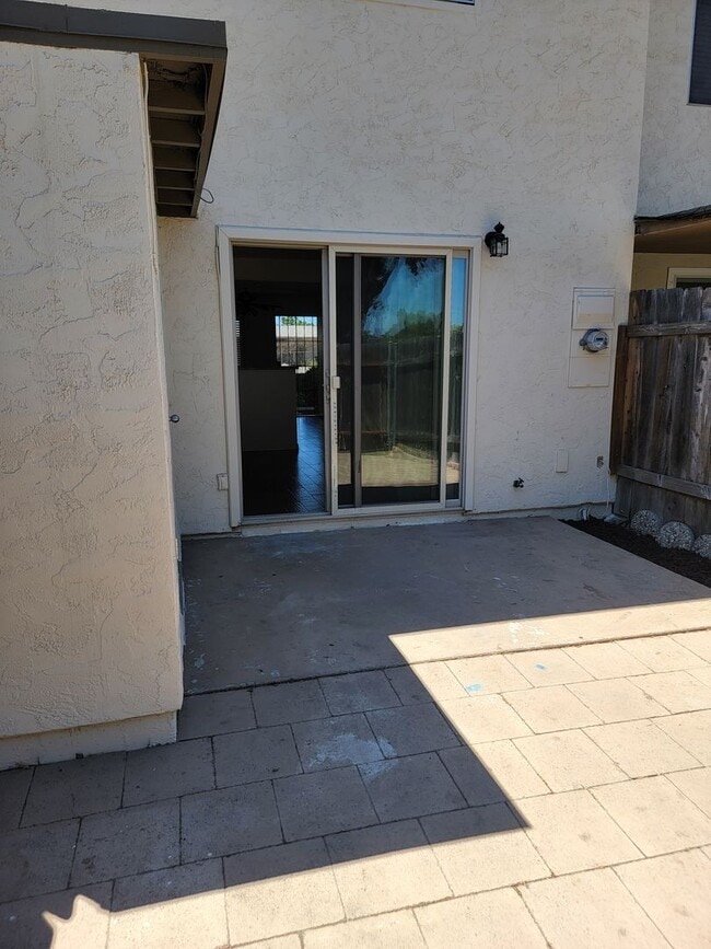 Building Photo - Lemon Grove Townhouse