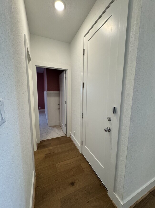 Building Photo - "Charming 4-Bed, 3-Bath Home in Castrovill...