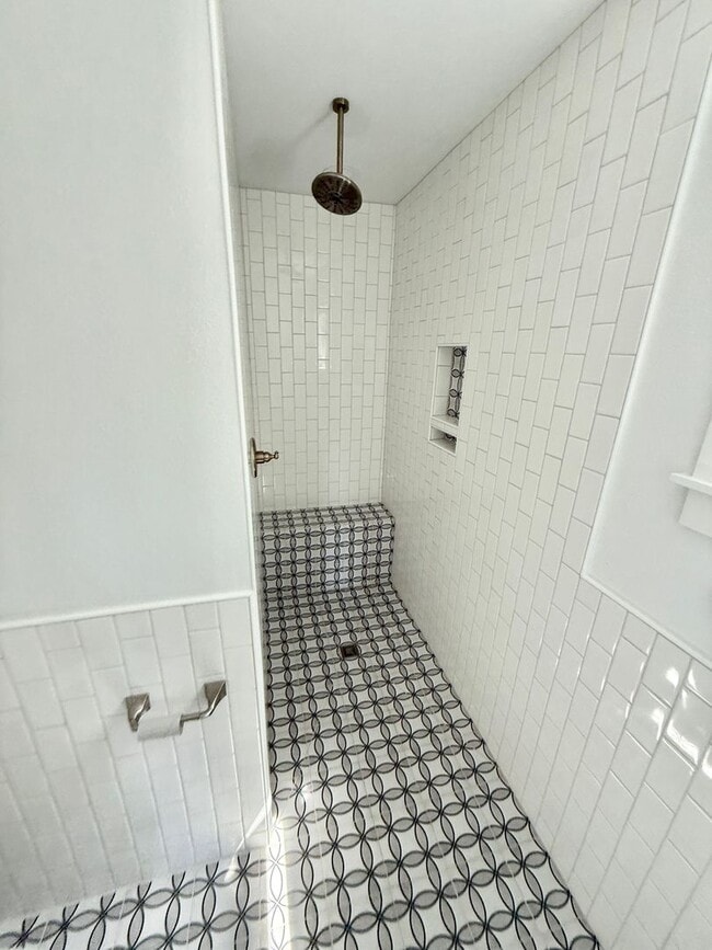 Building Photo - 402 Bonner St