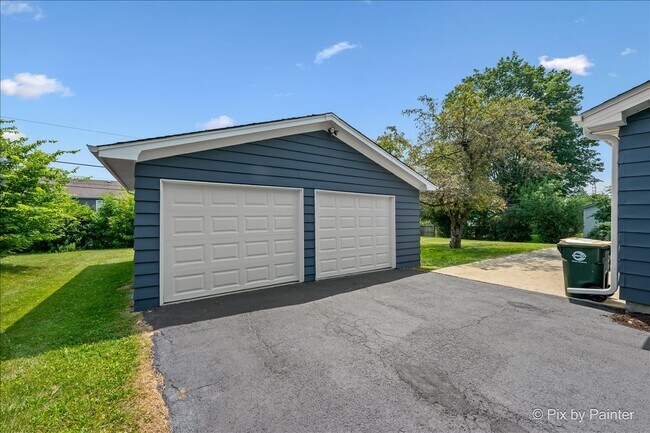 Building Photo - 355 Hilltop Dr