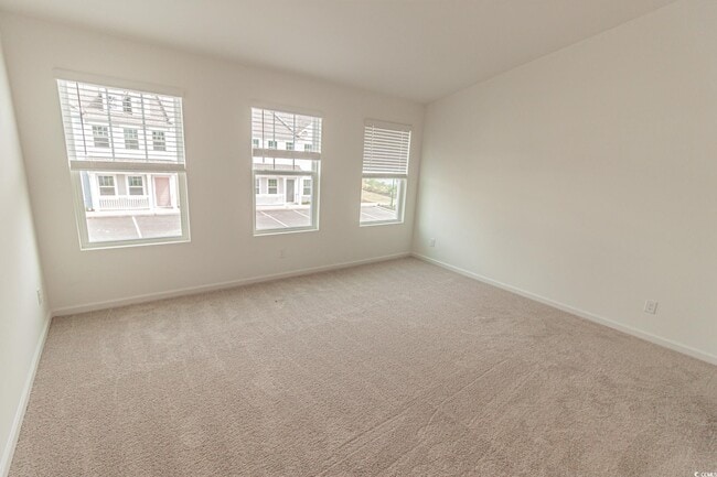 Building Photo - 207 Crescent Wy