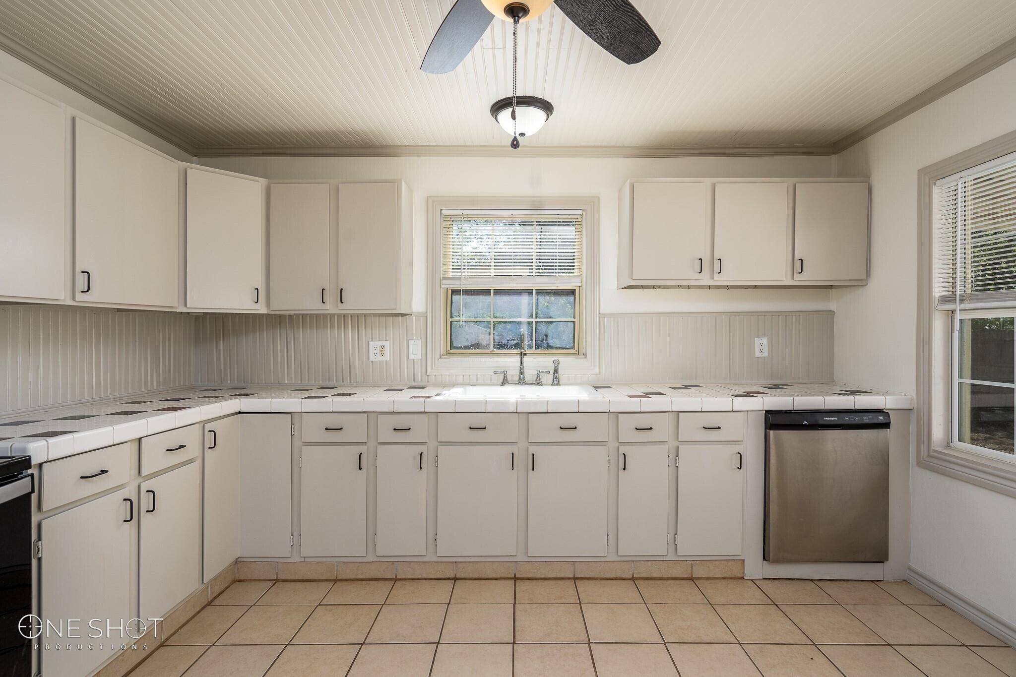 Building Photo - 2349 Highland Ave