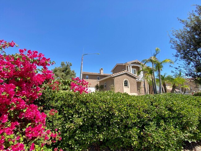 Building Photo - Executive 5 BR Home With Pool RV Parking H...