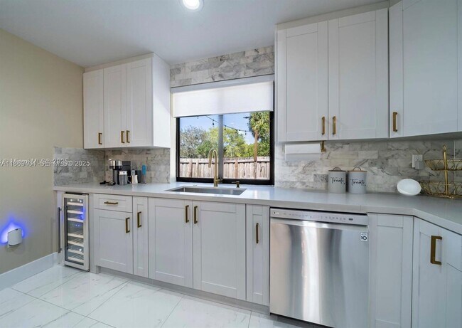 Building Photo - 1451 SW 11th Pl